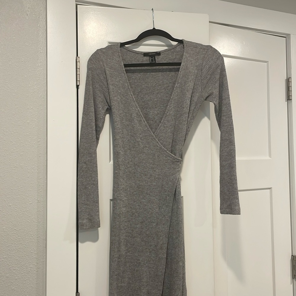 Women’s midi sweater dress. Gray.